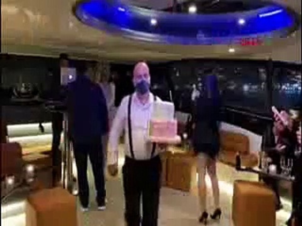 “Boğaz’da lüks yatta ‘sosyal mesafesiz’ doğum günü kutlaması” kilitlendi	 Boğaz’da lüks yatta ‘sosyal mesafesiz’ doğum günü kutlaması