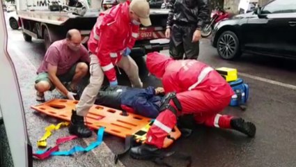 Download Video: Motociclista colide contra caminhão guincho na Rua Minas Gerais, no Centro