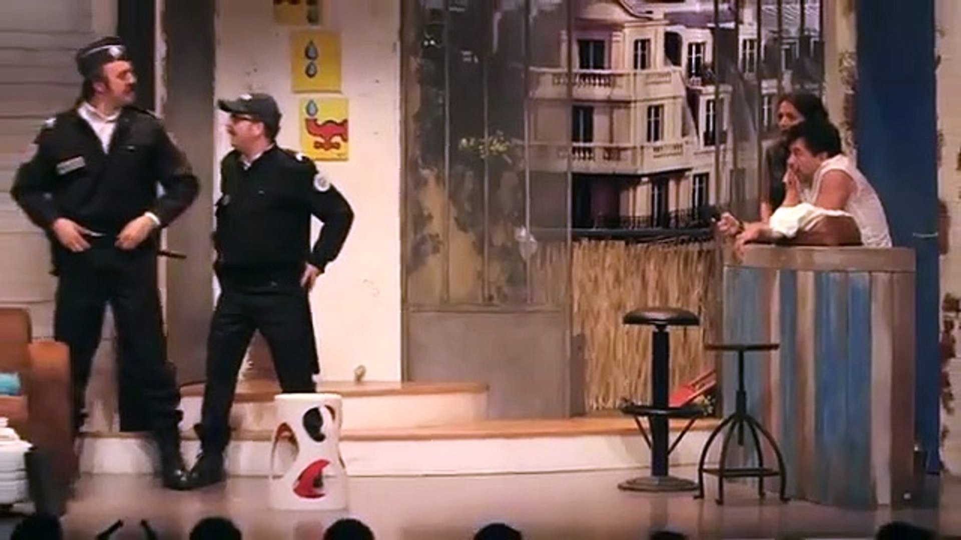 A Gauche En Sortant De L Ascenseur 2015 Streaming En Francais Video Dailymotion