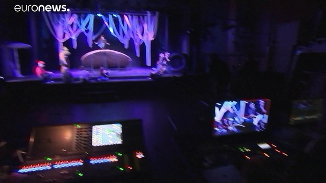 Sich irgendwie über Wasser halten - Ungarns Theater streamen online