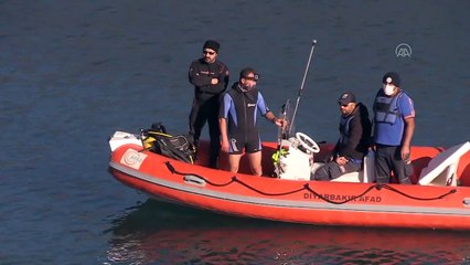 Скачать видео: TUNCELİ - Kayıp üniversite öğrencisi Gülistan Doku'yu arama çalışmaları devam ediyor