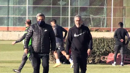 Download Video: KAYSERİ - Kayserispor Teknik Direktörü Aybaba: 'Galatasaray maçıyla çıkışa geçmek istiyoruz'