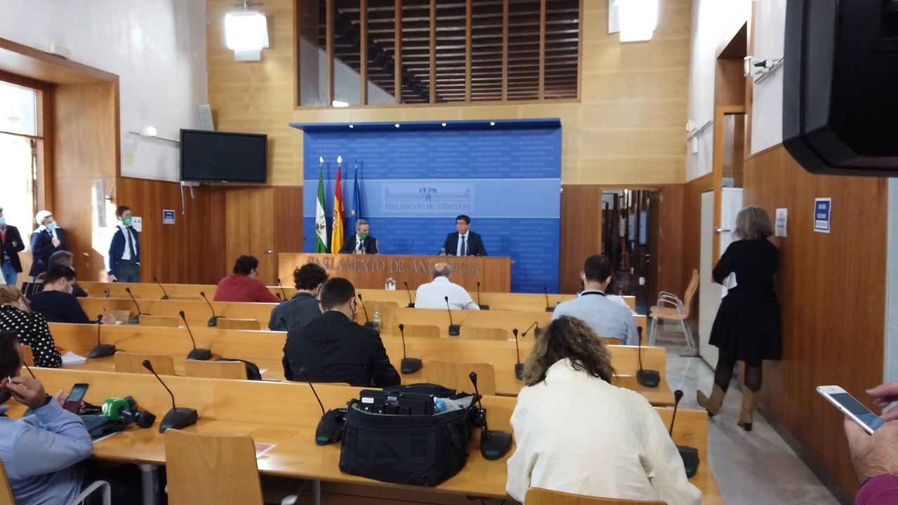 Marín y Bravo firman el acuerdo para aprobar los Presupuestos de 2021 con la ultraderecha