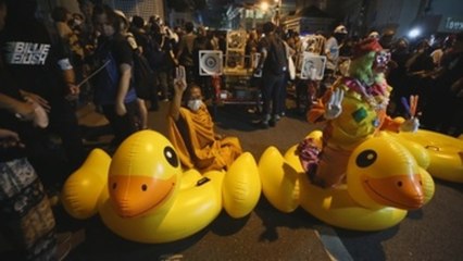 Multitudinaria protesta en Tailandia mientras el Parlamento rechaza reformas