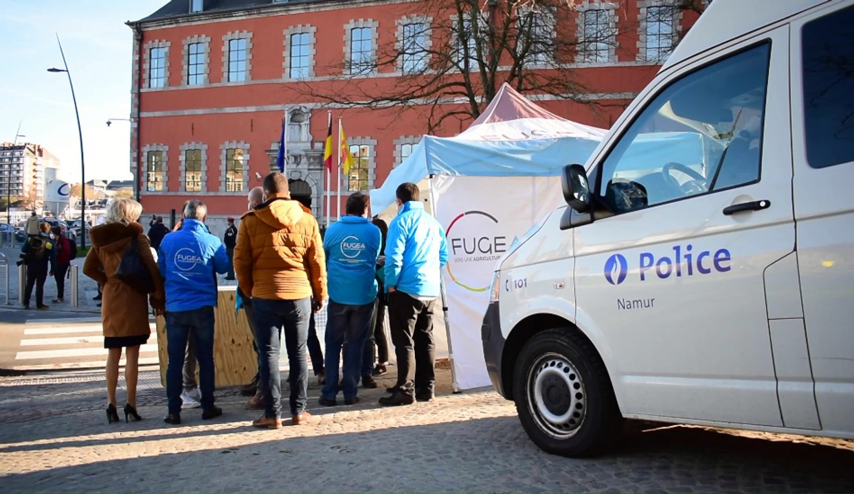 Les agriculteurs dénoncent la Boucle du Hainaut devant le Parlement Wallon