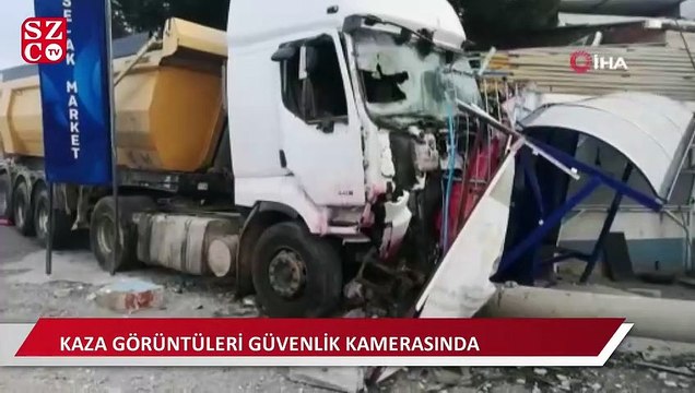 Kamyon 11 aracı biçti, kaza anı kameraya yansıdı