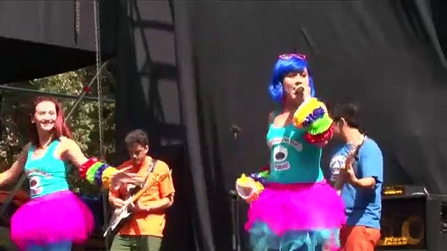 La mesa tiene patas - Planetas / Cantando Aprendo a Hablar en Kidazapalooza 2014 (1/7)