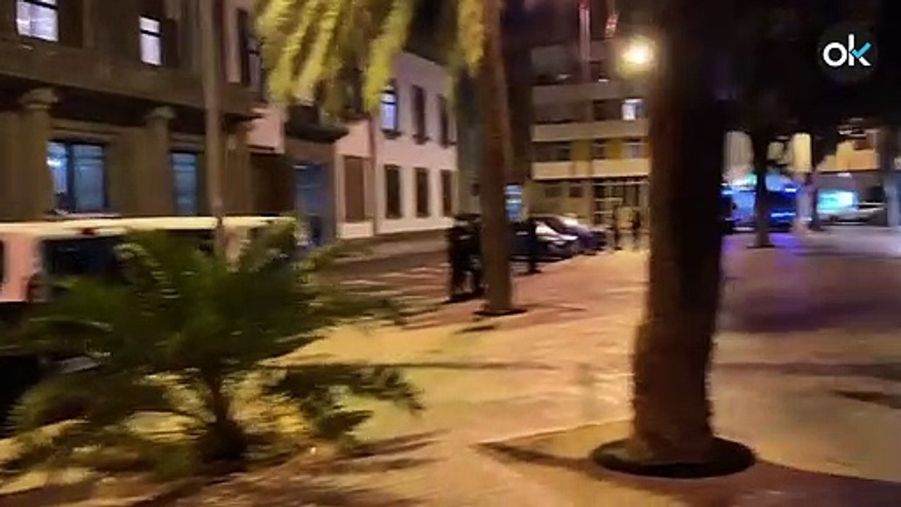 El delegado del Gobierno blinda su sede mientras deja tirados a 227 inmigrantes