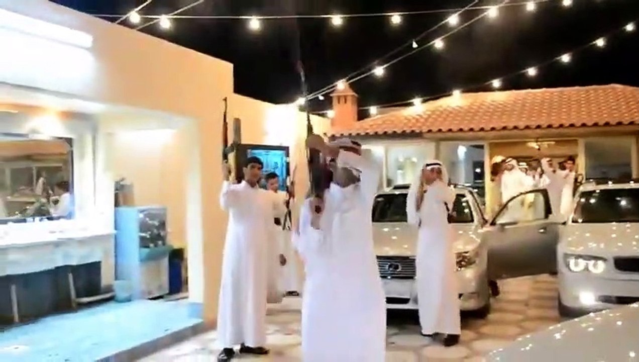 أفراح السعوديه و ضرب نار بطريقه جنونيه و بكميه كبيره جدا