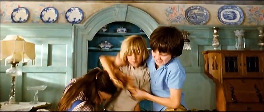 Nanny McPhee Returns movie (2010) - Maggie Gyllenhaal, Oscar Steer, Asa Butterfield