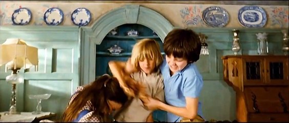Nanny McPhee Returns movie (2010) - Maggie Gyllenhaal, Oscar Steer, Asa Butterfield