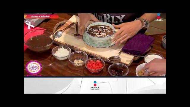 Cocina de solteros: sopa de frijol con tortilla | Imagen Televisión