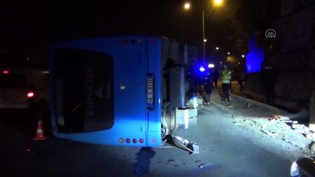 KAHRAMANMARAŞ - Çaldıkları iddia edilen midibüsle kaza yaptılar