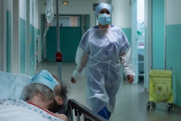 Une infirmière retraitée venue en renfort lors de la crise du Covid-19 doit rembourser une partie de son salaire