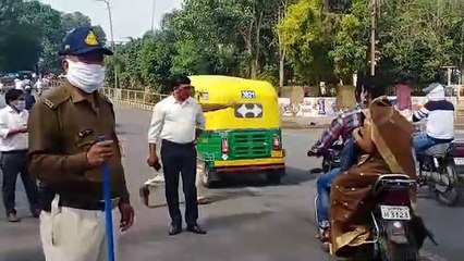 कलेक्टर के आदेश के बाद बिना मास्क घूमने वालों पर कार्यवाही, 10 घण्टे की खुली जेल