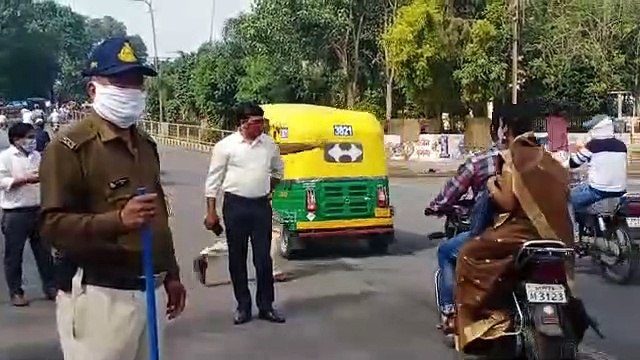 कलेक्टर के आदेश के बाद बिना मास्क घूमने वालों पर कार्यवाही, 10 घण्टे की खुली जेल