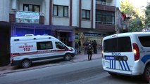 Zonguldak'ta hareketli anlar...Öfkeli kadın bıçağı boynuna dayayıp ekiplere direndi
