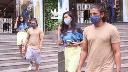 Farhan Akhtar और Shibani Dandekar क्यों दिखे इतने गुमसुम; Watch video | FilmiBeat