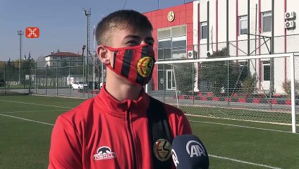 Eskişehirspor'un genç sağ beki Bilal Ceylan: "İdolüm Gökhan Gönül"