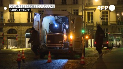 Des portraits d'opposantes saoudiennes projetés sur le Louvre à Paris