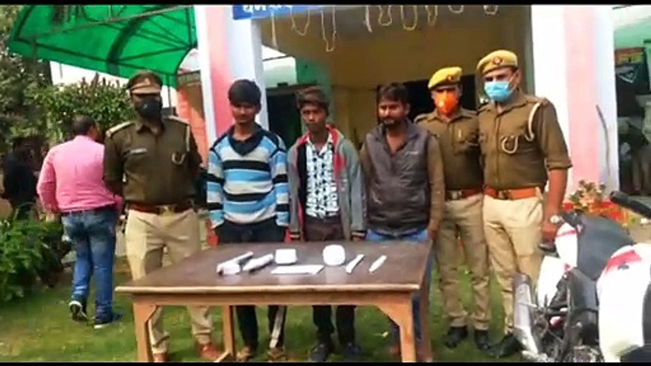 बकेवर पुलिस को मिली बड़ी कामयाबी, तीन चोरों को आभूषणों के साथ किया गिरफ्तार