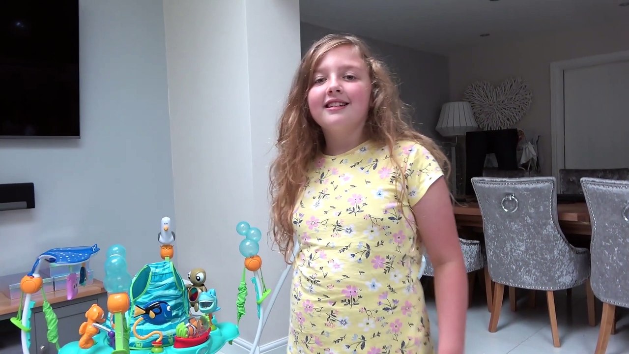 Diversão na Piscina e Brincadeiras das Princesas com Sophia Isabella e Alice Princesas Episódio  (1)