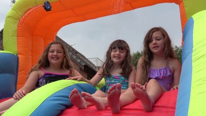 Diversão na Piscina e Brincadeiras das Princesas com Sophia Isabella e Alice Princesas Episódio  (1)
