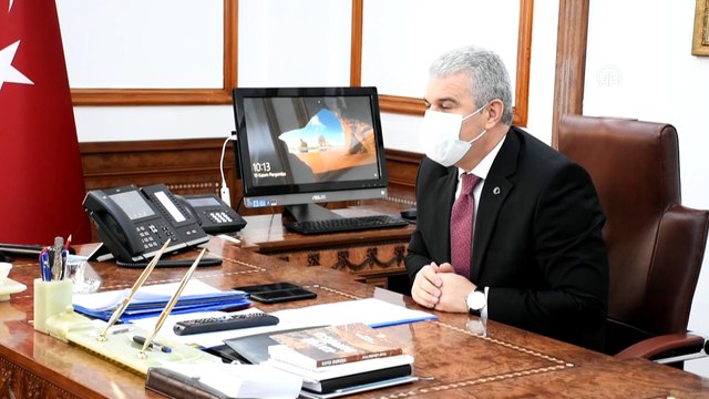 KIRŞEHİR - Vali Akın, 60 milyonuncu çipli kimlik kartını sahibine verdi