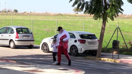 Kiko Rivera reaparece con el capote que le regaló su tío Riverita