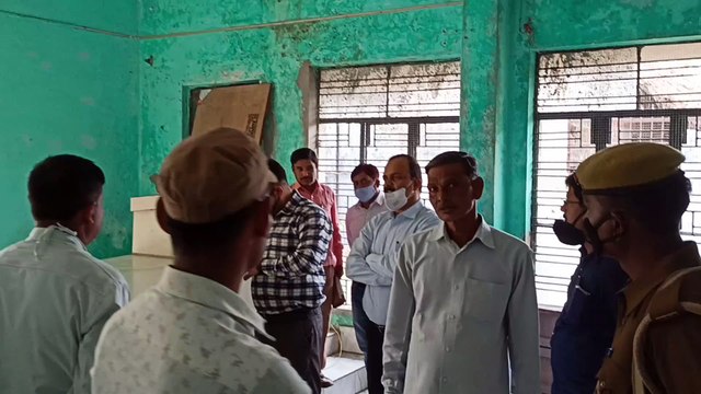 स्नातक व शिक्षक एमएलसी चुनाव के लिए एसडीएम ने किया बूथ का निरीक्षण