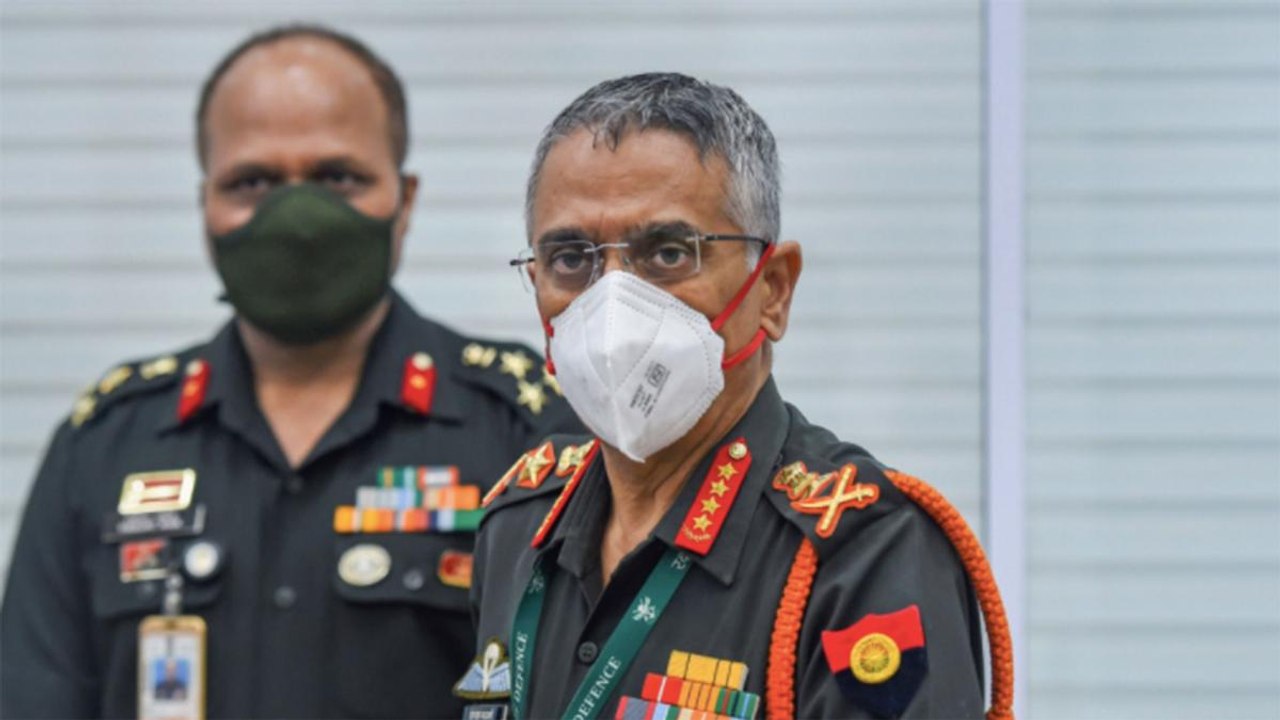 Army Chief Naravane gave strong message to Paki...