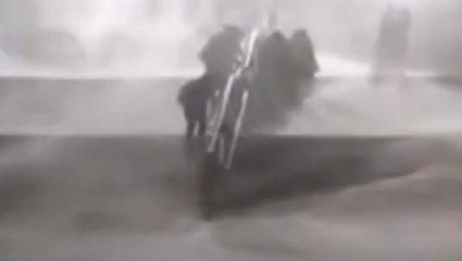 Students struggle through raging snowstorm