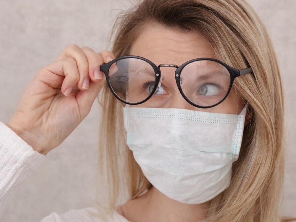 Brille und Maske: Tipps gegen beschlagene Gläser