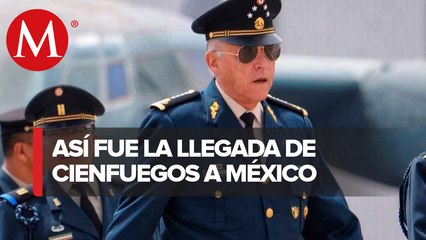 Salvador Cienfuegos llega a México; FGR le notifica de investigación y se va a su casa