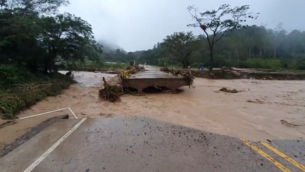 Bridge collapses amid Iota flooding