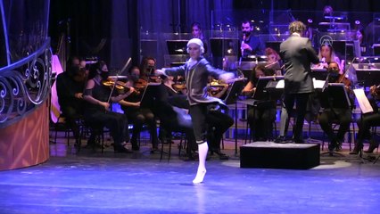 Mersin Devlet Opera ve Balesi 'Yerelden Evrensele'nin prömiyerini sahneledi