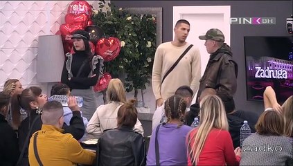 Prilog  OFFICIEL  Misice Jovane i Corbe  Ljubavne Roman se Gde se vidi  kad Tomovic Zmiri i guta Pljunke dok Gleda