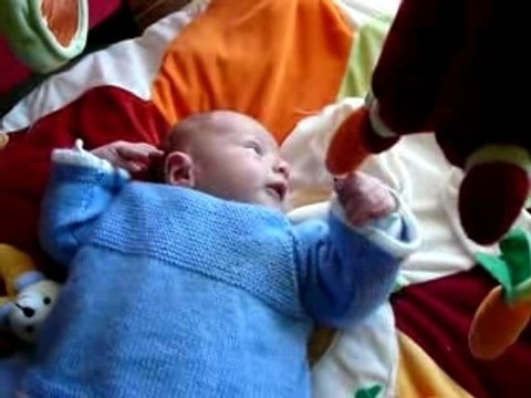 Découverte du tapis d'éveil (deuxième semaine)