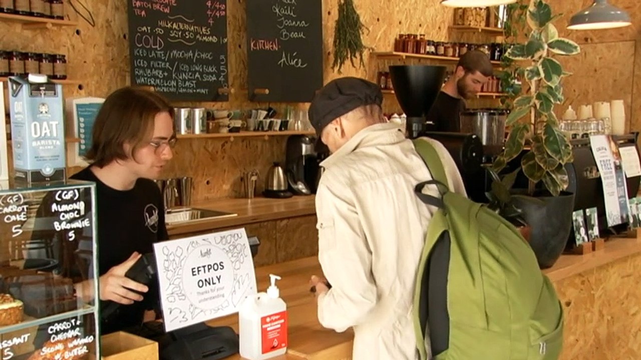 Tasmanian cafe preparing 400 orders for vulnerable people