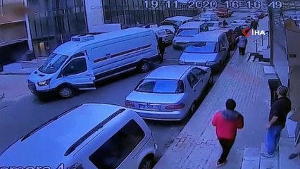 İstanbul’da kendisine çarpan sürücüye kurşun yağdıran maganda kamerada
