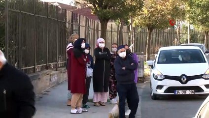 Kucağında bebeğiyle kurtarılmayı böyle bekledi...Pendik’te yangında mahsur kalan 6 kişi kurtarıldı
