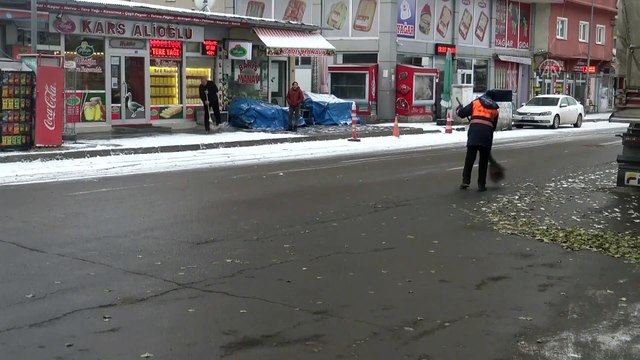 KARS - Mevsimin ilk karı yağdı (2)