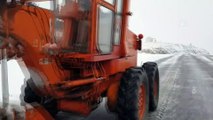 ERZİNCAN - Erzincan-Sivas kara yolunda kar ve sis ulaşımı aksatıyor