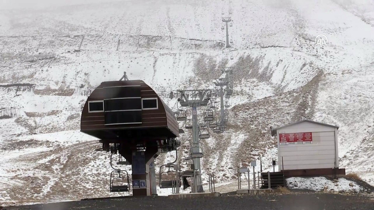 KAHRAMANMARAŞ - Yedikuyular Kayak Merkezi'ne mevsimin ilk karı yağdı