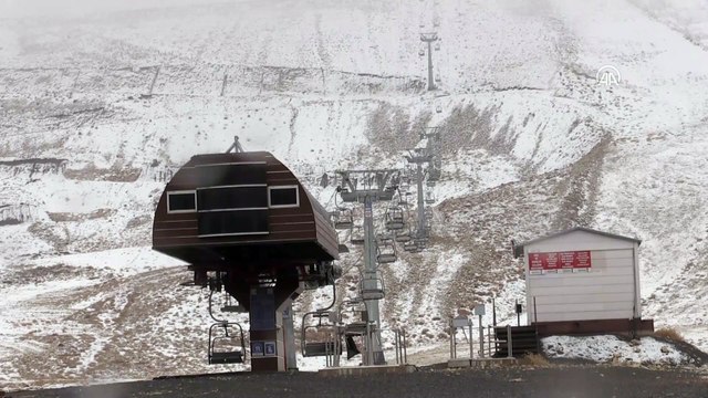 KAHRAMANMARAŞ - Yedikuyular Kayak Merkezi'ne mevsimin ilk karı yağdı