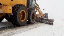 ARDAHAN - Kar ve sis ulaşımı aksatıyor