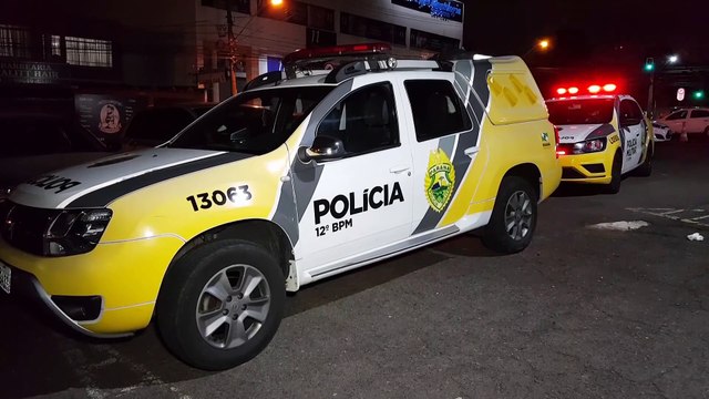 Homens fingem serem policiais civis e realizam assalto a pedestre; PM age rápido e detém suspeitos