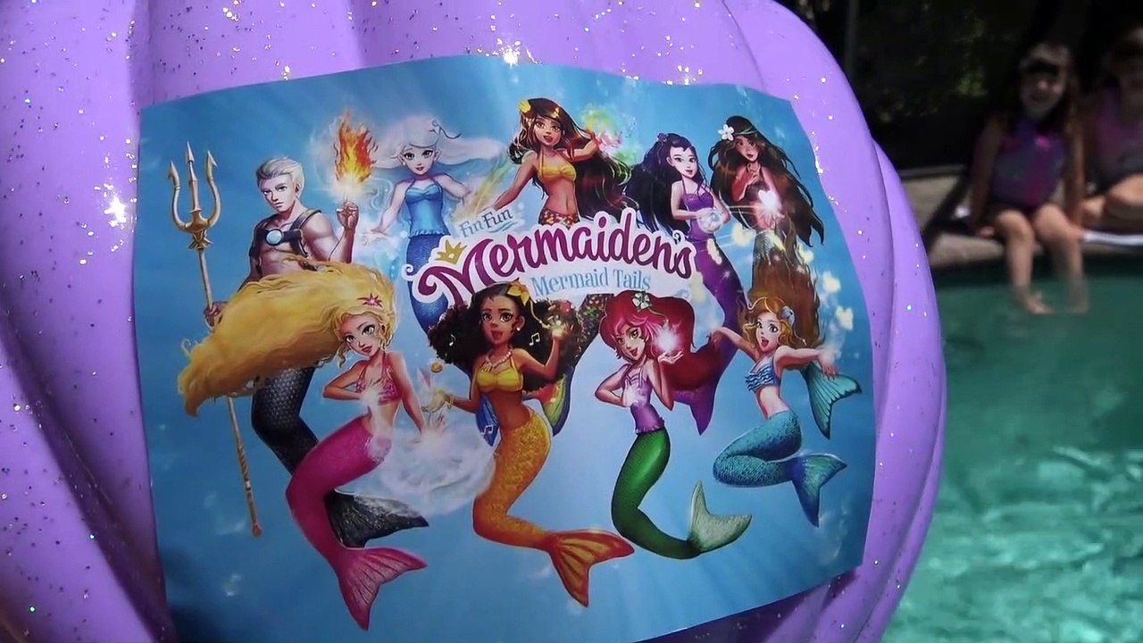 Diversão na Piscina e Brincadeiras das Princesas com Sophia Isabella e Alice Princesas Episódio  (3)