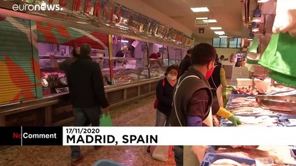 "Pinta Malasaña" em confinamento num mercado de Madrid