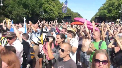 Tag der Freiheit: "Schließt euch an!" Kundgebung. Polizei reagiert unterschiedlich. (Vor Ort,Teil 2)